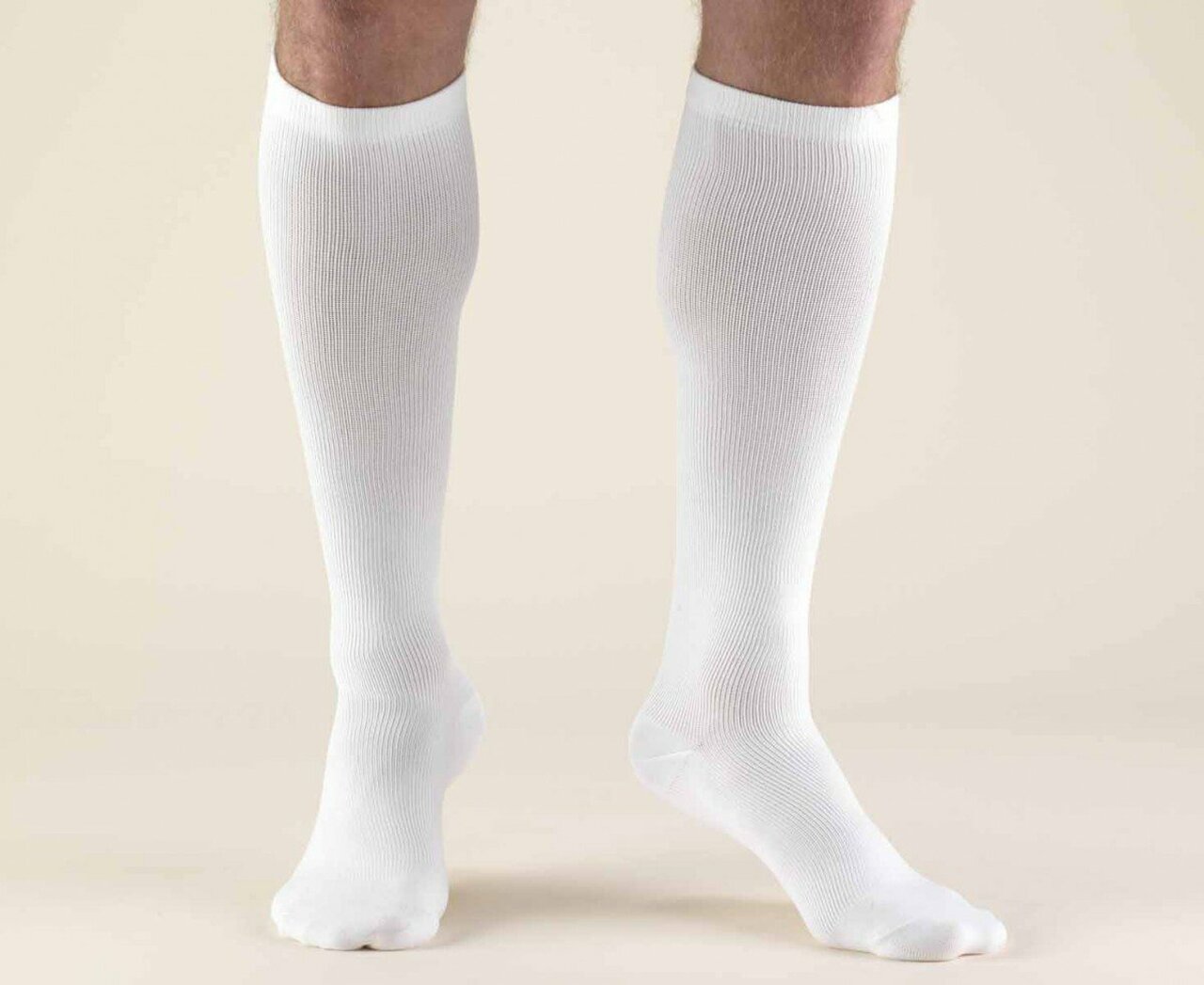 Truform Men'S Dress 15-20mmhg Knee-High Closed Toe Socks Medium (13 1/2 - 16") White Latex-Free